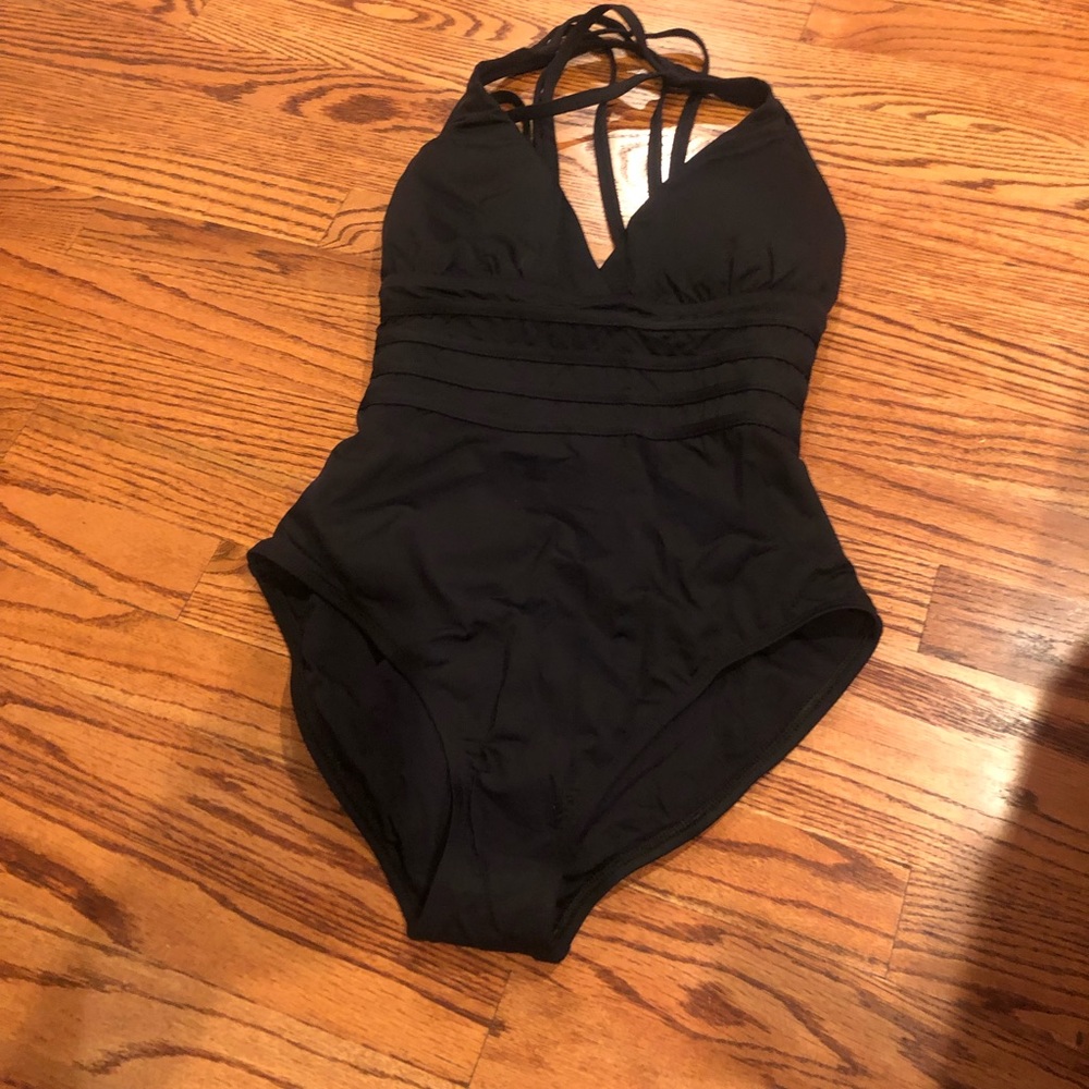 NWT Black La Blanca one piece swimsuit with soft removable pads &sliming for.
